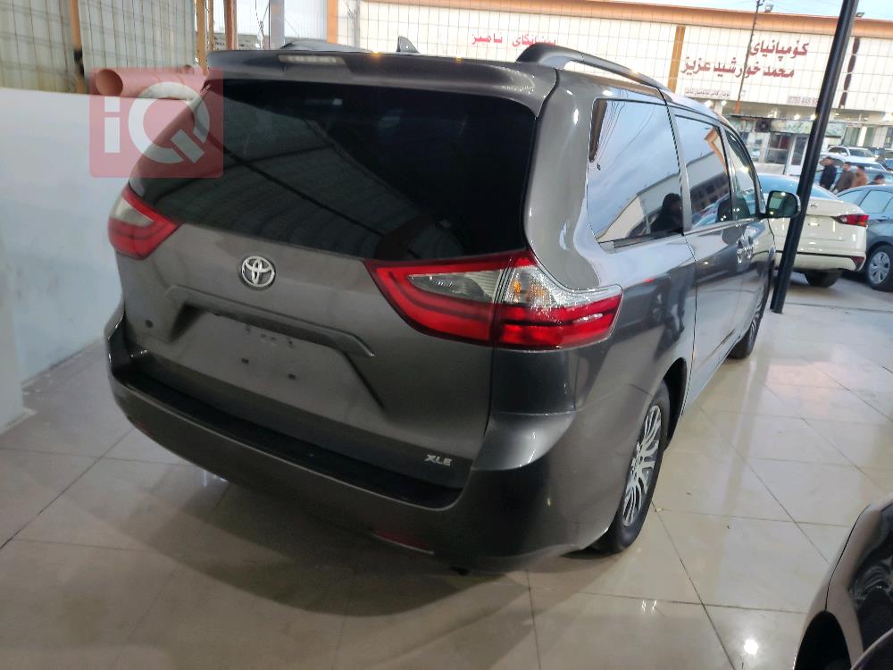 Toyota Sienna